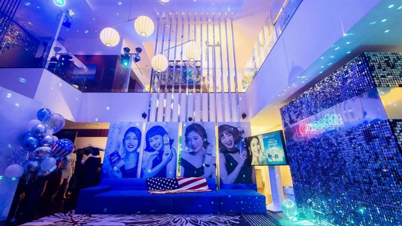 史上“齒”度最大的時尚Party！名人潮模派對放閃自信鑽亮笑容，原來就靠Crest牙齒鑽白神器來打造！