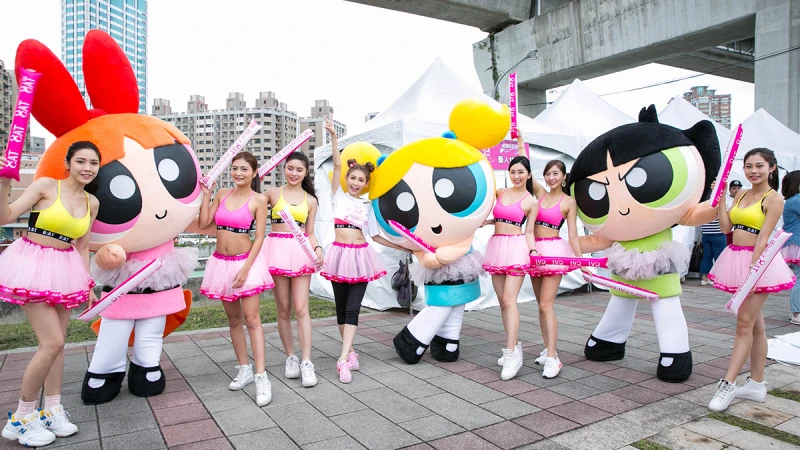 意猶未盡的粉紅澎澎裙派對！#裙襬澎澎RUN 教你用最可愛的姿態運動做愛心！