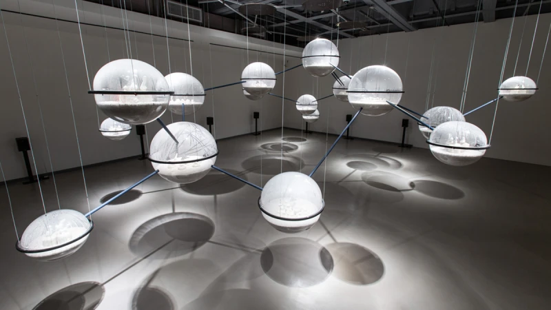 最強當代藝術盛宴、每個作品都美呆！《2018台北雙年展》帶你探索宇宙奇幻生態系