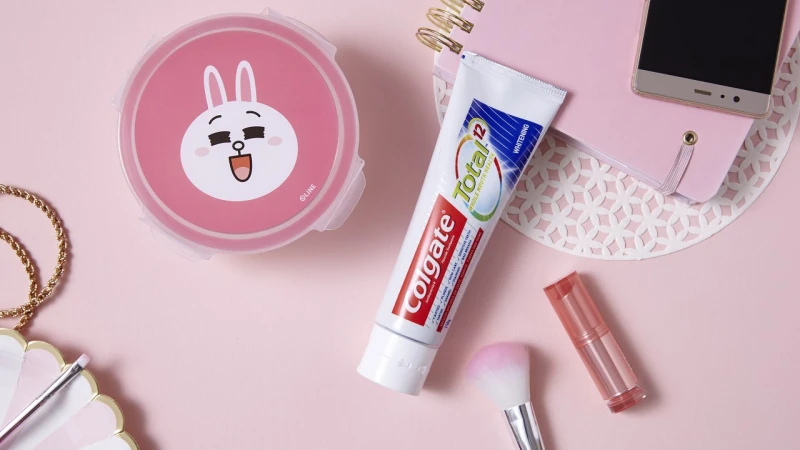 有好口氣就有好人氣！有高露潔全效牙膏╳LINE FRIENDS限量聯名玻璃保鮮盒，辦公室人氣王就是你～ 