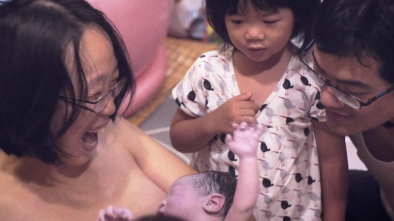 水中產子畫面好美!《祝我好好孕》探討居家生產的可能,紀錄下女人對生育的喜樂與憂懼