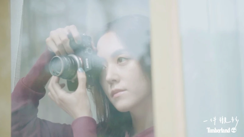 【一件襯衫】香港25歲女歌手，帶2萬元，獨自到台北謀生。