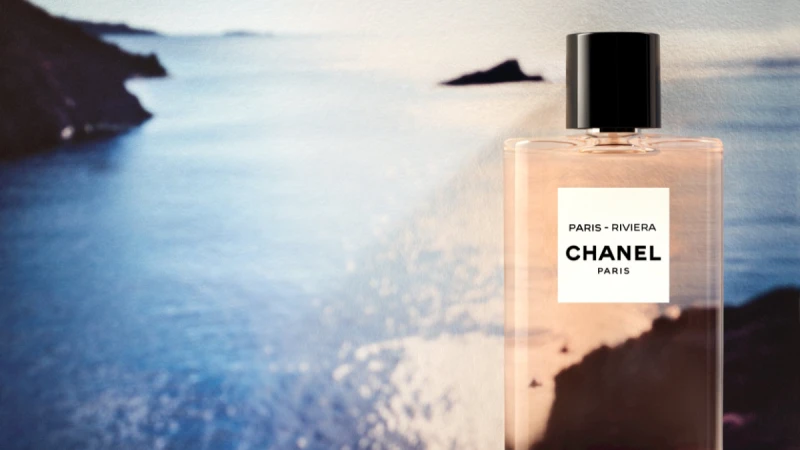 全新LES EAUX香奈兒淡香水—巴黎─蔚藍海岸 地中海花香調交織著優雅清新的柑橘調，是來自香奈兒女士最鍾愛的度假勝地氣息！