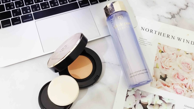 編輯老實說:這季節沒肌膚之鑰「持妝雙霧女王」怎行?想讓肌膚美到一腳踏入貴婦圈,就靠這兩款~