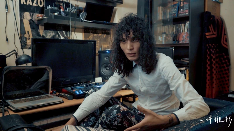 【一件襯衫】出生自「聾啞家庭」的樂團吉他手，科技業上班族的暗黑樂團魂。