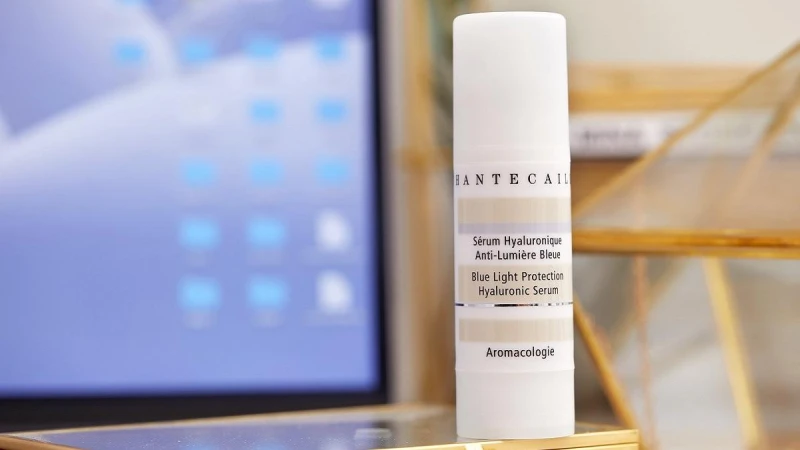 根本是為了編輯群而生的防禦系精華液！畢竟編除了睡覺時間其他16小時都在用3C……早被視為數位汙染危險群！