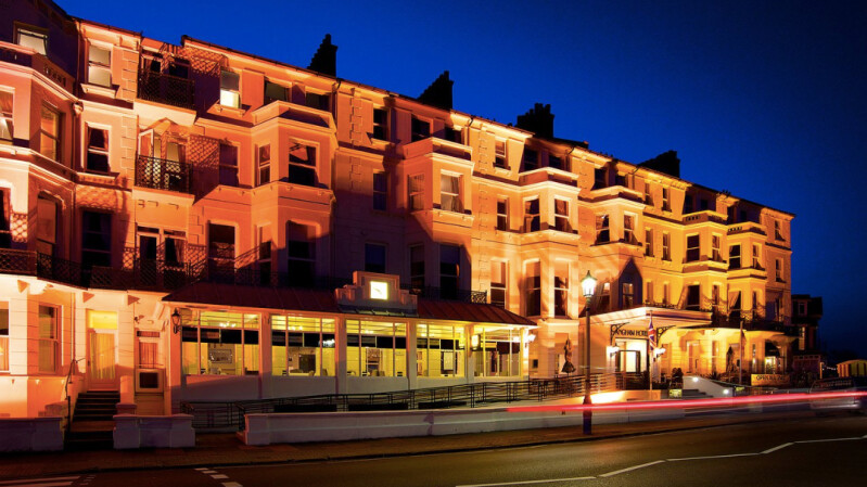 【玩咖懶人包】全球最驚悚5大「猛鬼飯店」出列！床邊站黑影、怪異敲門聲，可怕到逼人嚇哭逃走