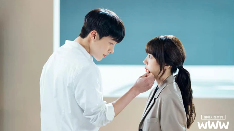 我們的世界,就像是河的兩岸, 而橫亙在我們中間的,是一條無法跨越的河流。