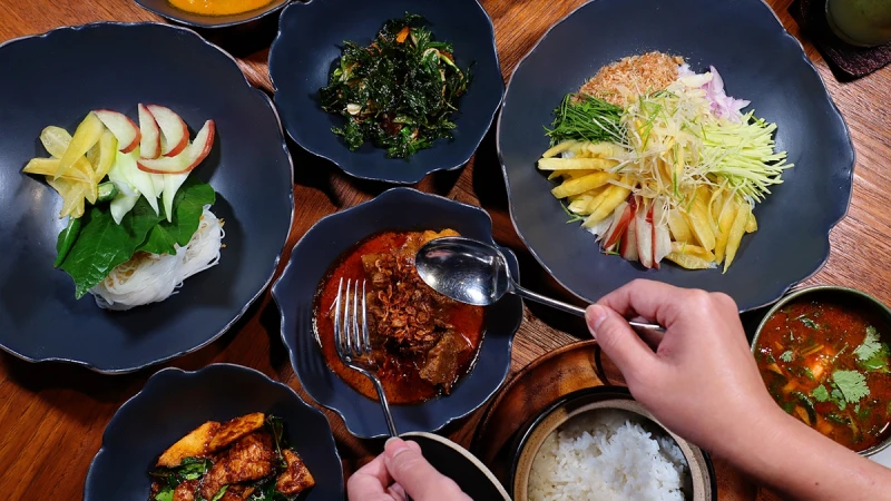 【溫士凱專欄】躺進時尚雜誌的床，大啖米其林一星美味，COMO Metropolitan Bangkok 就是要你足不出戶！