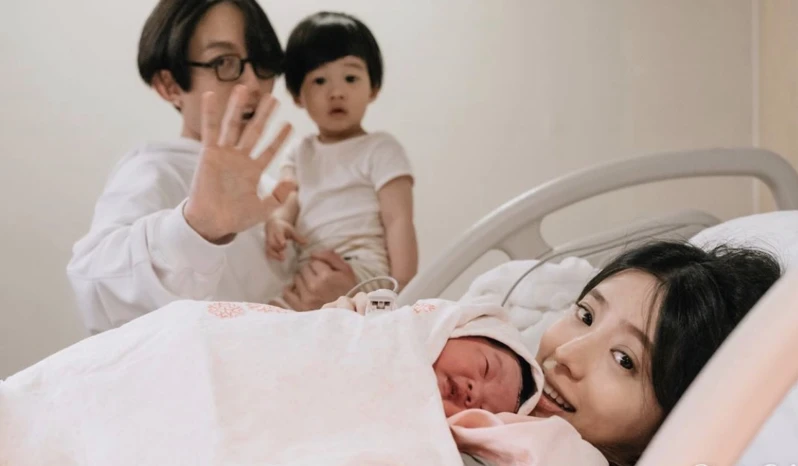 丁文琪平安生下女兒！林宥嘉曬一家四口幸福合照