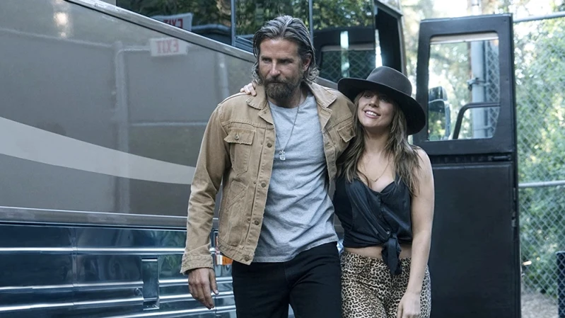 願意為一個人掌著不滅的燈火，陪伴他度過許多暗沉無光的時刻，才是真正的感動與奢侈的浪漫。