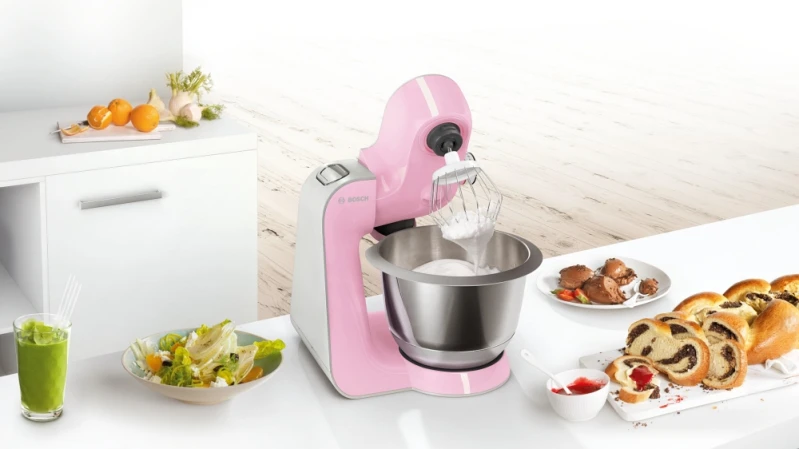 小廚娘的專業配備！櫻花粉Bosch精湛萬用廚師機，獨創「3D攪打技術」，蛋糕、披薩、漢堡都能做