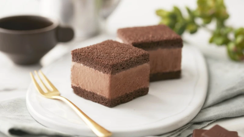 COLD STONE X Hershey’s全新跨界聯名！「濃巧克力冰心蛋糕」7/13開賣，使用100% Hershey’s好時純天然可可粉打造