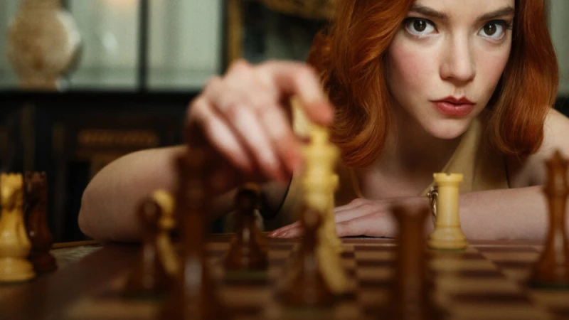 有雷！Netflix 神劇《后翼棄兵》沒明說的內心戲！用服裝細節教你看懂天才棋手的心理狀態