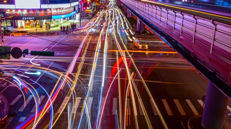 三大交通新制12/1上路！貨物掉落、臨停接送、違規舉發時間全修改，最重罰1.8萬