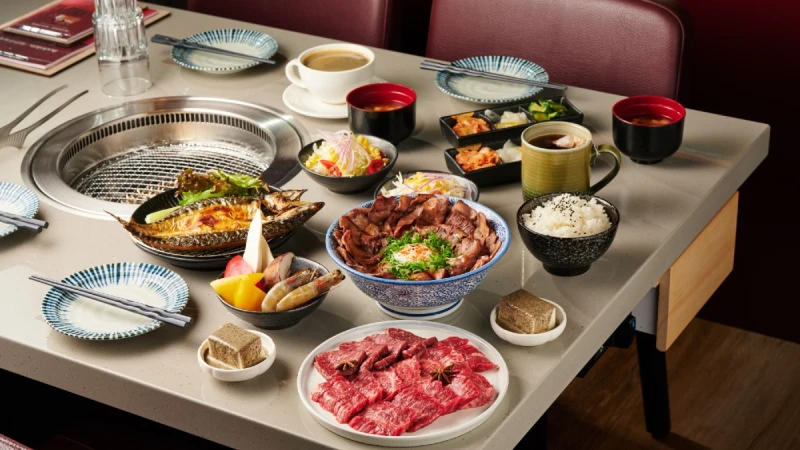 全新餐飲型態「柏克金燒肉/串燒吧」重磅登場！將燒肉、串燒、啤酒吧三種模式結合，席捲美食一級戰區信義區