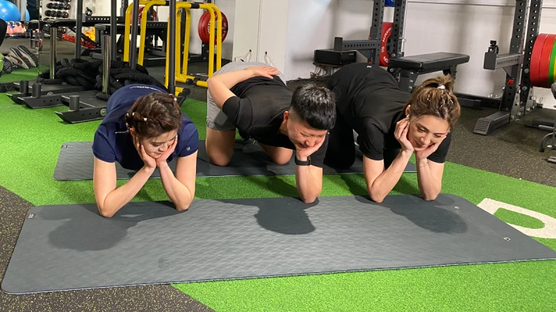 「放手跪重心挑戰」為什麼男生做不來，女生卻可以？你成功了嗎？