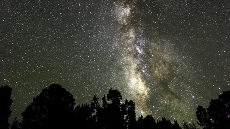 2021寶瓶座流星雨本周登場！每小時50顆閃耀夜空，最佳觀賞時間點曝光，立刻揪人看流星雨