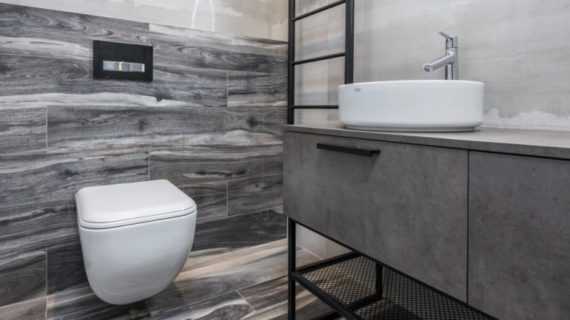 跟確診者上同間廁所也會染疫！重症醫師建議做5件事避免疫情傳播，盡量別上公共廁所