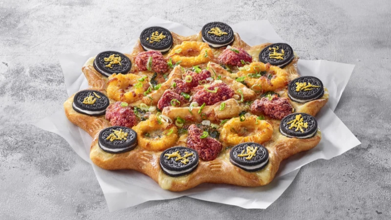 必勝客推出鹽酥雞比薩！不只甜不辣、九層塔，還超狂加上OREO餅乾