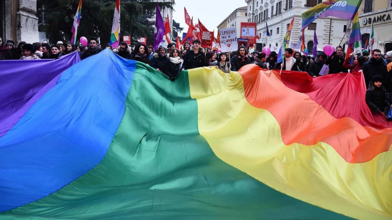 愛最大!「同志驕傲月」、遊行由來是?彩虹旗竟有這些意義!