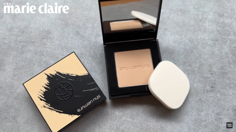SHU UEMURA 植村秀無極限保濕柔霧粉餅,注入25%保養精華,上妝保水舒適不卡乾紋