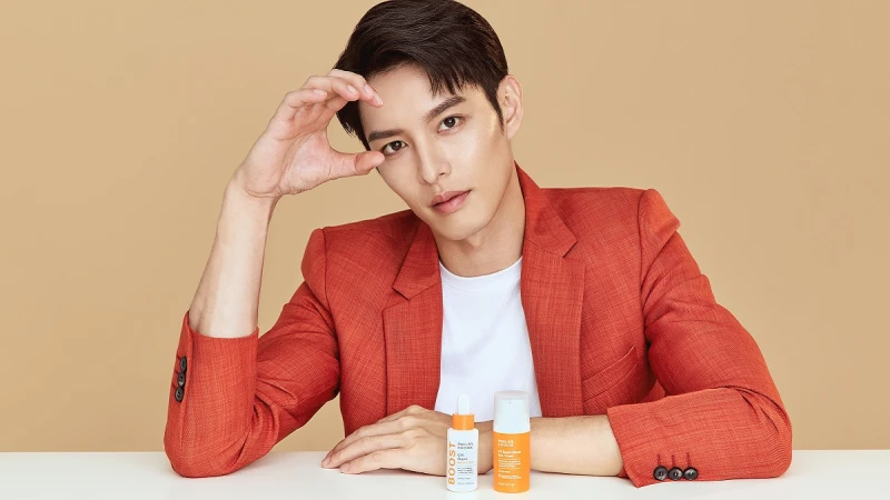 時尚男神曹佑寧直呼：我的C位時尚全靠它，站出來就是C位！突破美白天花板，亮出強勢C位！寶拉珍選潮流新人「C5全能撫紋亮眼霜」，完美終結暗沉，最強神助攻#C15發光瓶，再創透亮新巔峰！現在登記有機會拿300組超佛禮盒