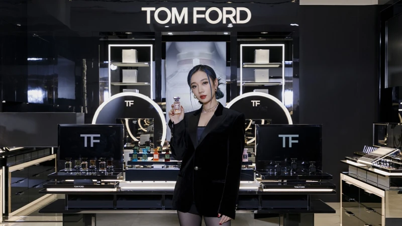 TOM FORD BEAUTY 霸時尚，9/21獨家進駐漢神巨蛋，接續紐約時裝週盛譽壓軸，邀請品牌好友「Julia吳卓源」揭露性感魅力與心跳加速的精品級美妝秘密