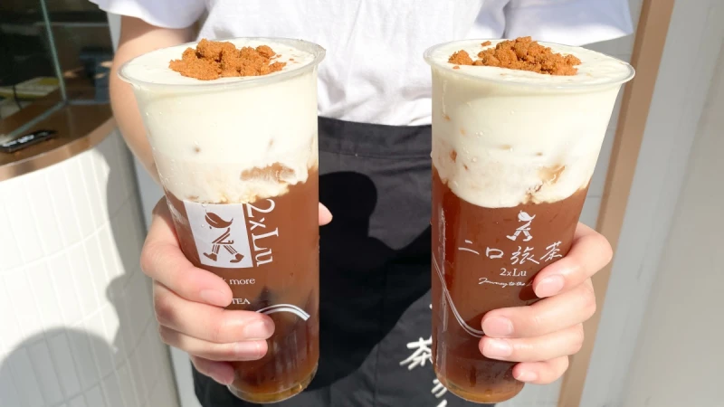 二口旅茶菜單全新「蘋果肉桂」系列開賣！香濃奶霜搭蓮花脆餅太好喝