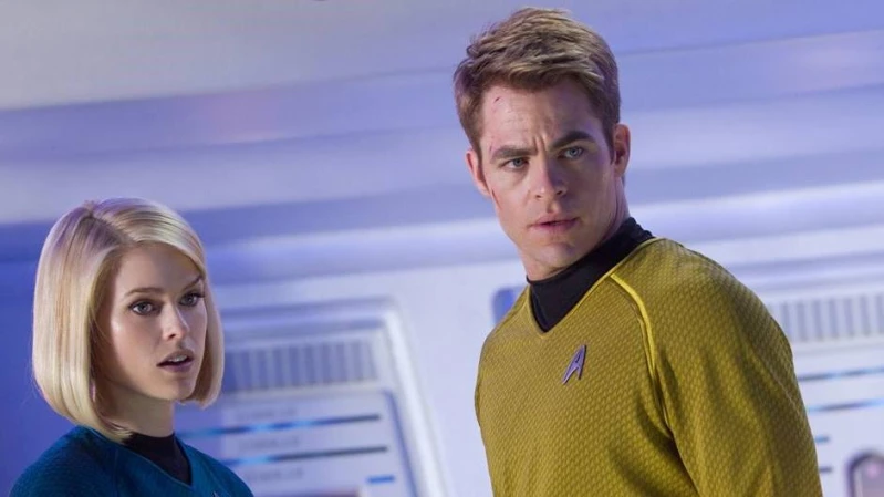 《闇黑無界：星際爭霸戰》克里斯潘恩Chris Pine：好萊塢的熱血浪子