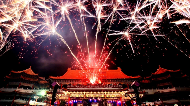 2023台南鹿耳門煙火秀本週六施放！40分鐘高空花火點亮夜空，「迎春牛」睽違2年回歸