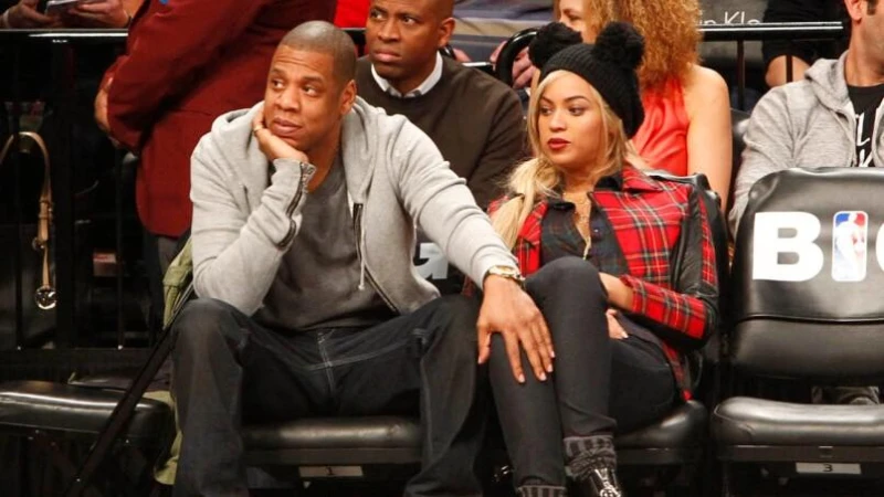 【街拍速報】這樣這樣穿就對了！ 看大明星情侶檔約會怎麼穿搭！