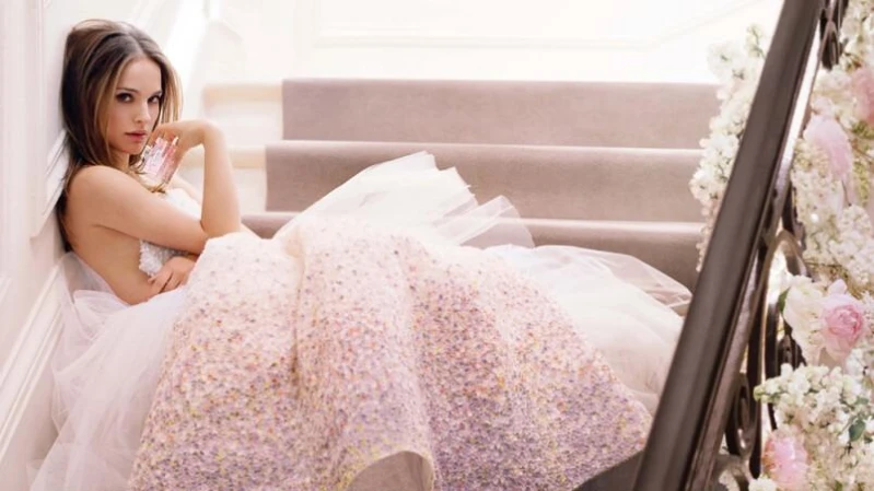 香氛與時尚的完美結合 Miss Dior花漾迪奧淡香水穿上高級訂製服