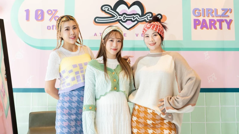 針織服飾品牌At the Venue限定聯名款開賣!聯手「這群人」品牌3.one 打造Y2K復古美式風格