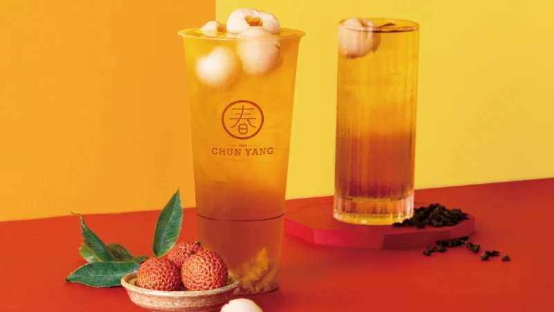 春陽茶事全新「荔枝蜜烏龍」開賣！黑葉荔枝伴隨茶香交織出清爽新滋味