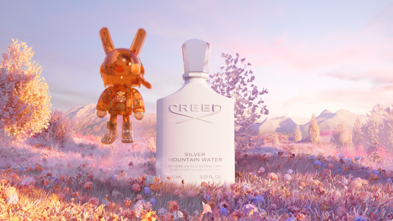 不只是香氛迷，潮流玩家也必收！頂級香氛CREED X潮流藝術IP ROBBiART推出限量「銀色山泉」太空兔公仔，帶來前所未有的香氛感官體驗！