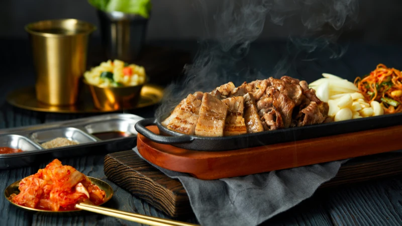 八色烤肉mini插旗桃園大江購物中心，「加量不加價」超狂優惠，美味牛五花一次吃個夠