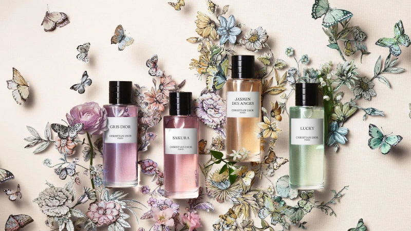 沒用過迪奧香氛世家,不算懂香。充滿無限可能的迪奧高訂香水首推蒙田大道溫潤廣藿香,透過高訂香水到香氛蠟燭,一次體會藝術生活