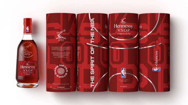 軒尼詩攜手NBA打造聯名限量版禮盒！圓柱外觀還原籃球皮革，球迷們必收