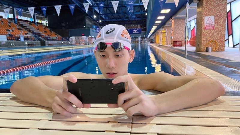 18歲王冠閎新一代天菜泳將爆紅！台灣第一人破世青記錄，韓系臉蛋加精實身材讓姊姊們心花怒放
