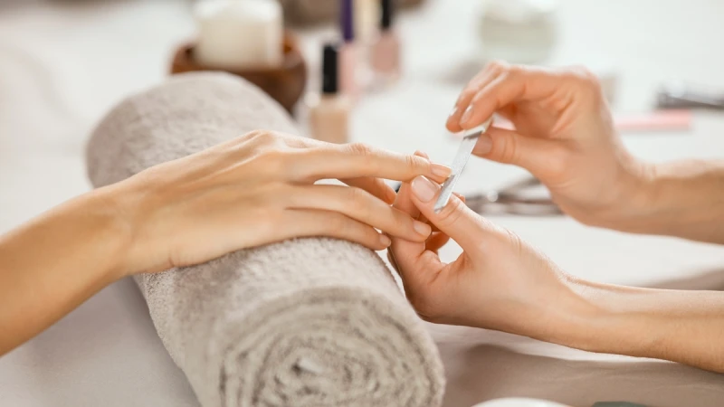 持續多年凝膠美甲後該休息嗎?頂尖美甲師教你5步驟拯救受損指甲