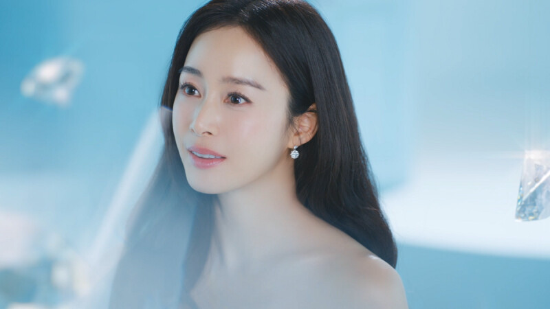 神一般的絕美顏值金泰希竟然來台保養！超越拉提～更緊緻閃耀肌膚青春光澤的「君綺電波」被女神欽點必做，你怎麼能不加入！