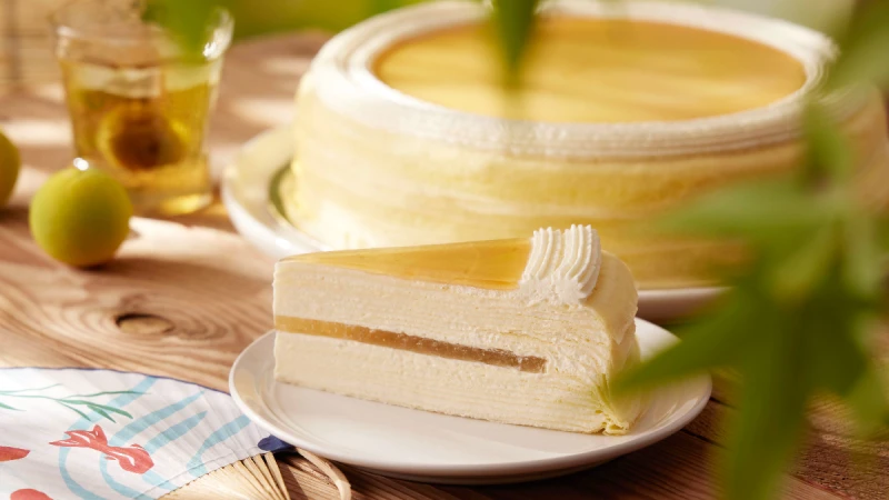 Lady M推出大人系聯名！攜手CHOYA推出獨家限定新口味「蜂蜜梅酒千層」