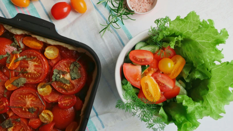 3道夏日番茄美味吃法：冰鎮蜂蜜檸檬番茄/番茄豆腐冷拌/烤番茄蒟蒻麵，簡單做、快快瘦