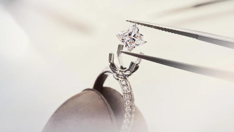 盤點LV求婚鑽戒+結婚對戒！經典老花星型切割鑽石系列的四大亮點