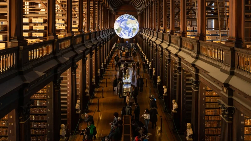 一生必去!2025 全球最美圖書館Top10揭曉:真實版哈利波特圖書館奪冠、德國修道院圖書館金箔壁畫像走入童話