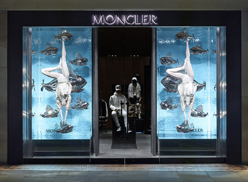 看了就好涼爽!MONCLER盟可睞打造水晶宫殿迎接熱浪