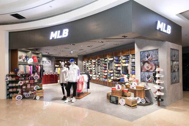 熱賣top3幫你整理好 整面水泥灰牆的復古風格 Mlb Korea台北101概念店務必要去逛一輪 Marie Claire 美麗佳人