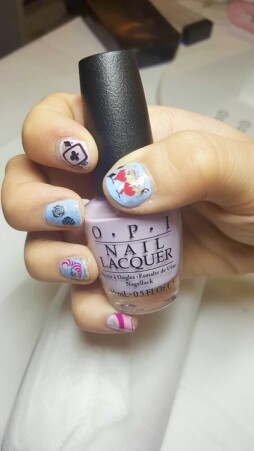 一起闖進愛麗絲的仙境 夢幻指甲彩繪自己動手做 Marie Claire 美麗佳人