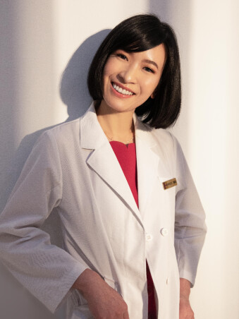 疫情期間不敢看牙醫,專家教妳如何居家美牙護齒!同場加映居家牙套清潔大絕招!